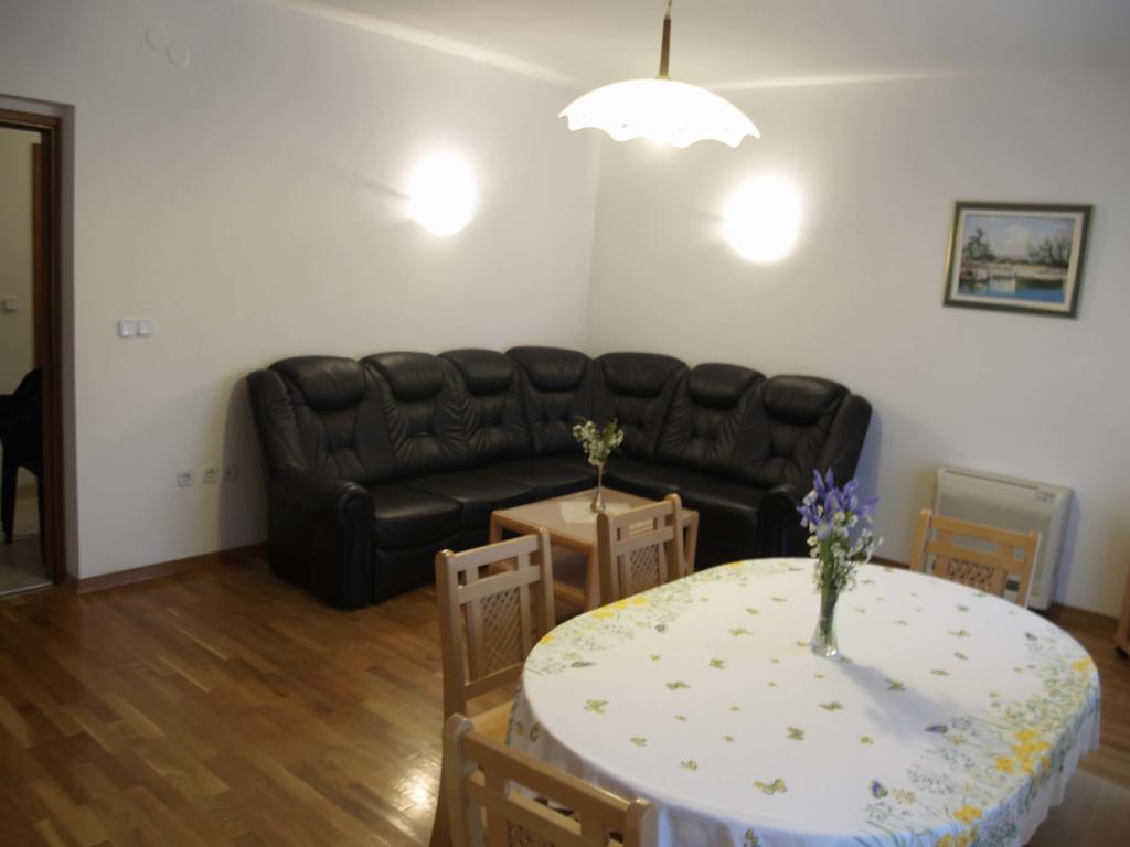 Apartments Mrva Ugljan Εξωτερικό φωτογραφία