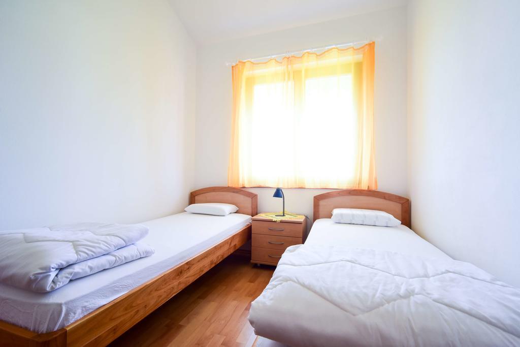 Apartments Mrva Ugljan Εξωτερικό φωτογραφία