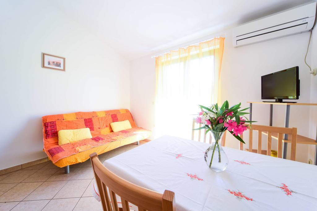 Apartments Mrva Ugljan Εξωτερικό φωτογραφία