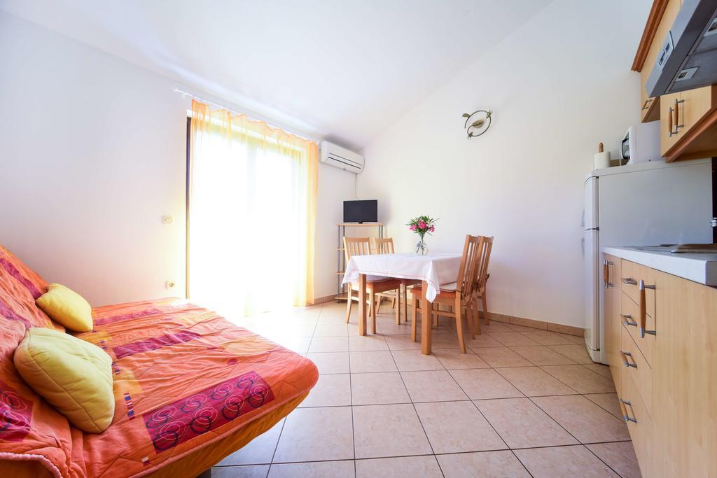 Apartments Mrva Ugljan Εξωτερικό φωτογραφία