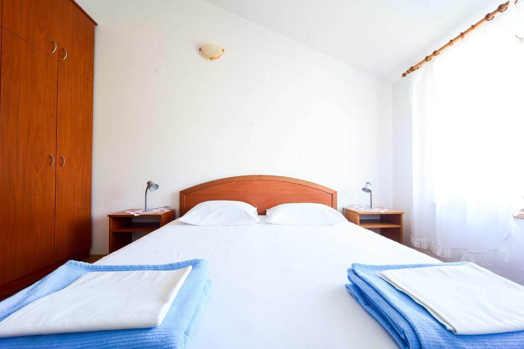 Apartments Mrva Ugljan Εξωτερικό φωτογραφία
