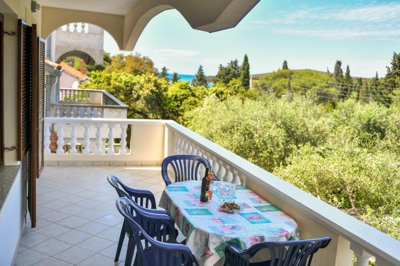 Apartments Mrva Ugljan Εξωτερικό φωτογραφία