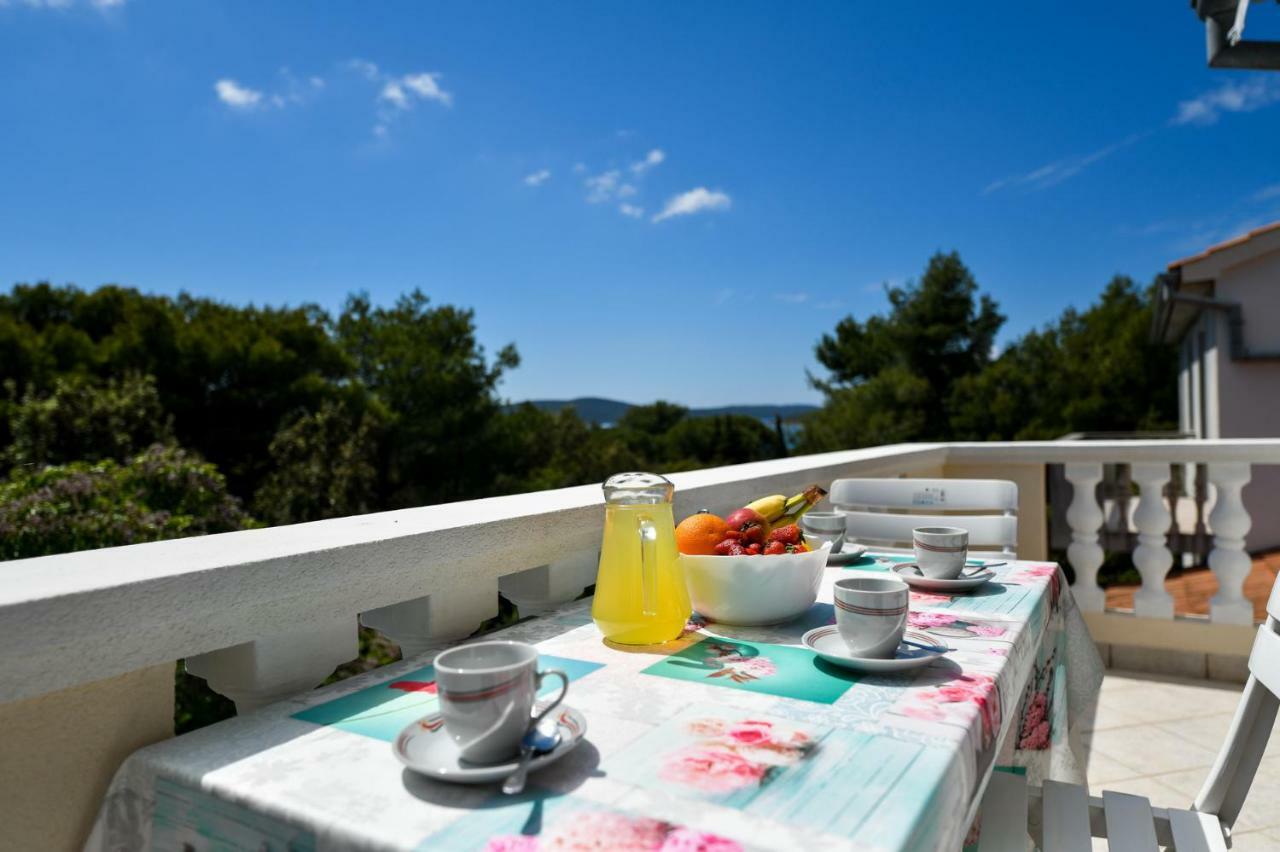 Apartments Mrva Ugljan Εξωτερικό φωτογραφία